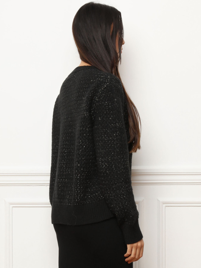Pull en crochet tressé avec fils dorés