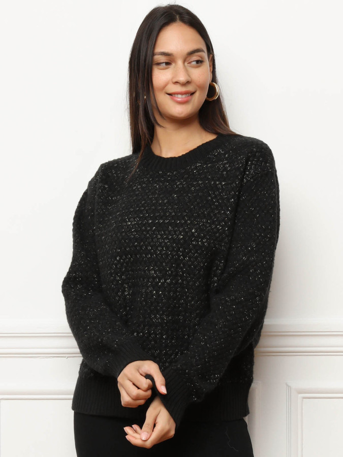 Pull en crochet tressé avec fils dorés