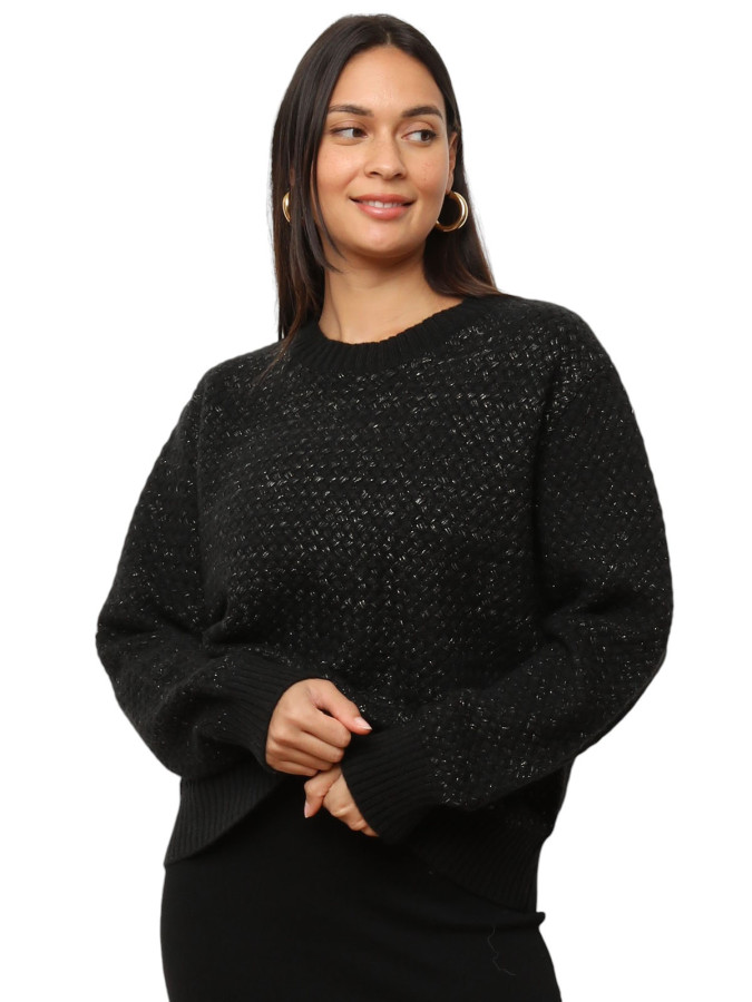 Pull en crochet tressé avec fils dorés