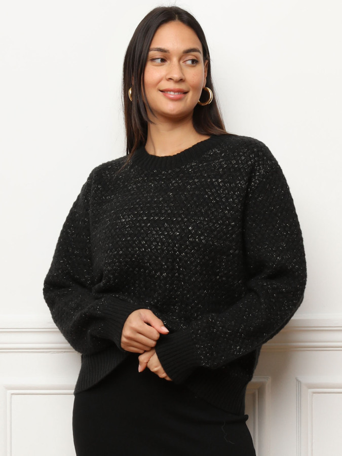Pull en crochet tressé avec fils dorés