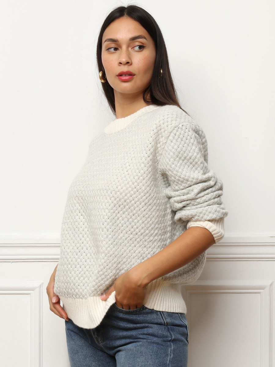Pull en crochet tressé avec fils dorés