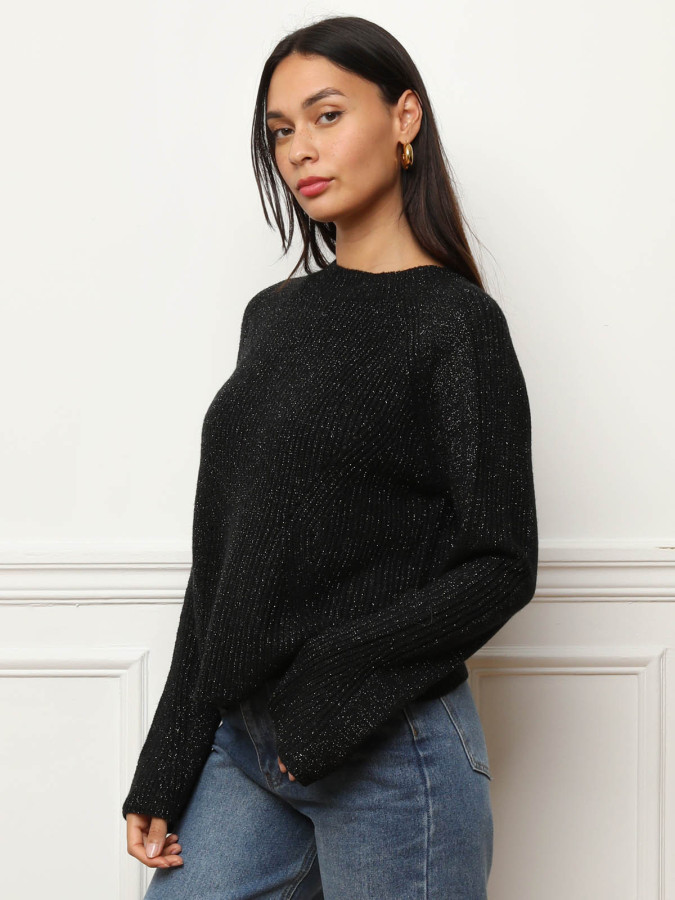 Pull à fils brillants et manches papillon