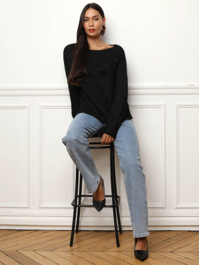 Pull à col bateau et fleurs brodées