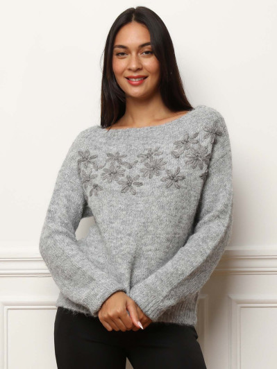 Pull à col bateau et fleurs brodées