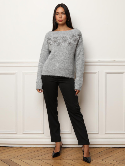 Pull à col bateau et fleurs brodées