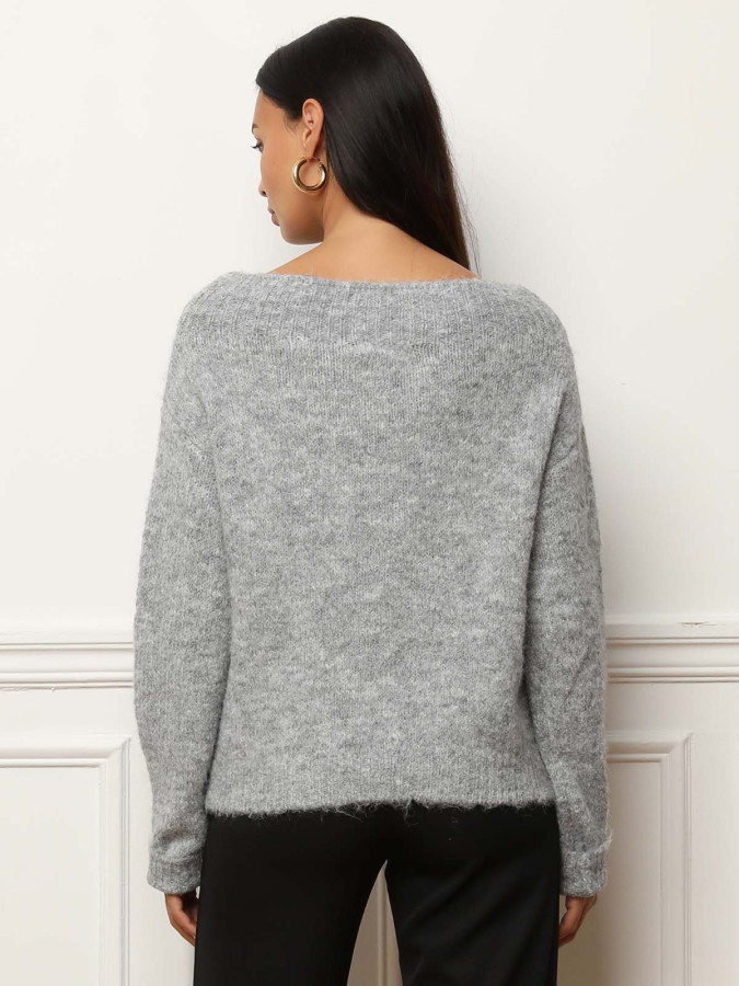 Pull à col bateau et fleurs brodées