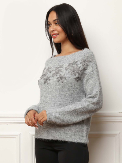 Pull à col bateau et fleurs brodées