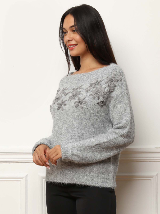 Pull à col bateau et fleurs brodées