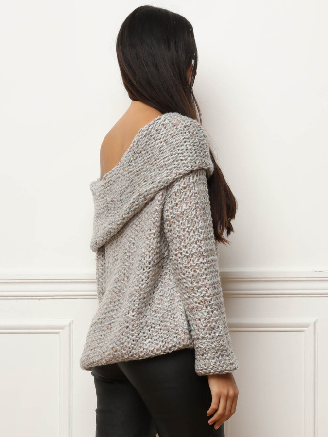 Pull à col bardot et fils pailletés