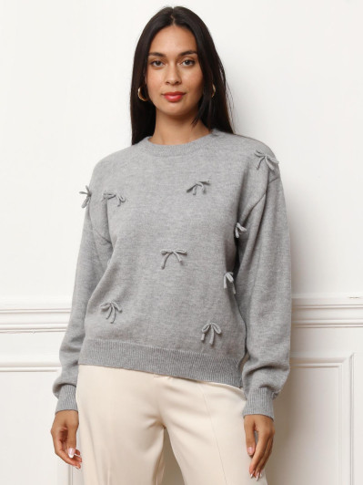 Pull ample avec petits nœuds