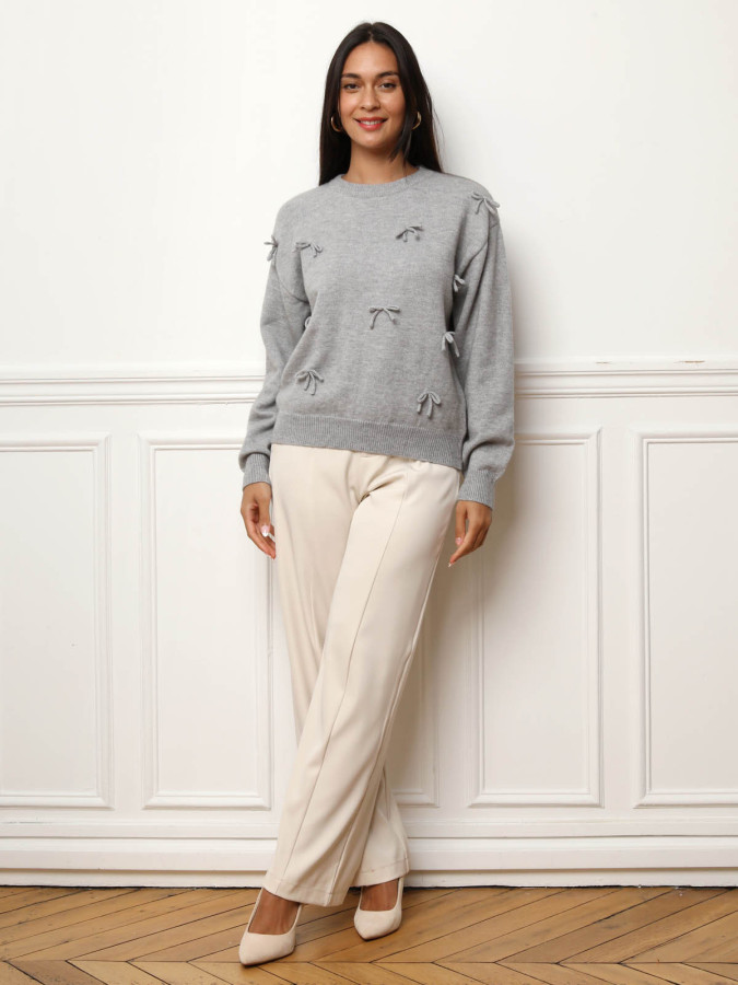 Pull ample avec petits nœuds