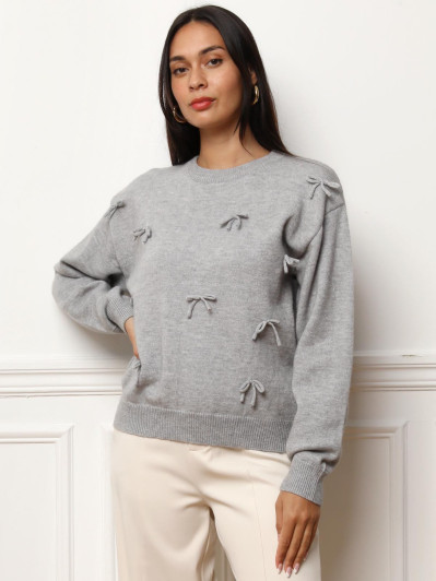 Pull ample avec petits nœuds