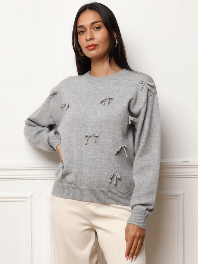 Pull ample avec petits nœuds