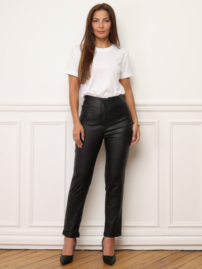 Pantalon enduit à coupe carotte