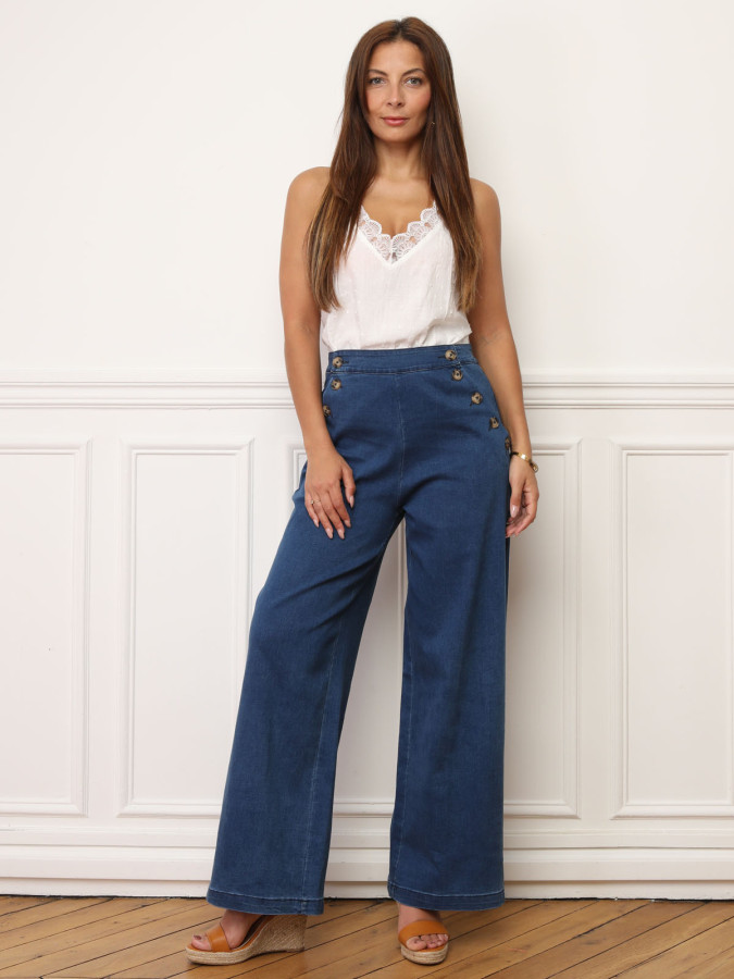 Pantalon flare en denim à boutons