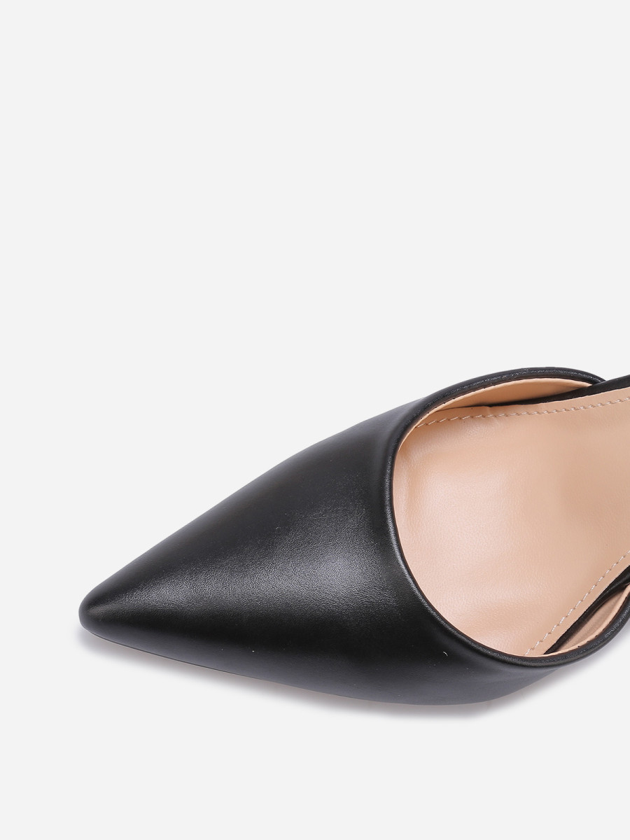 Escarpins à bout pointu et bride cheville