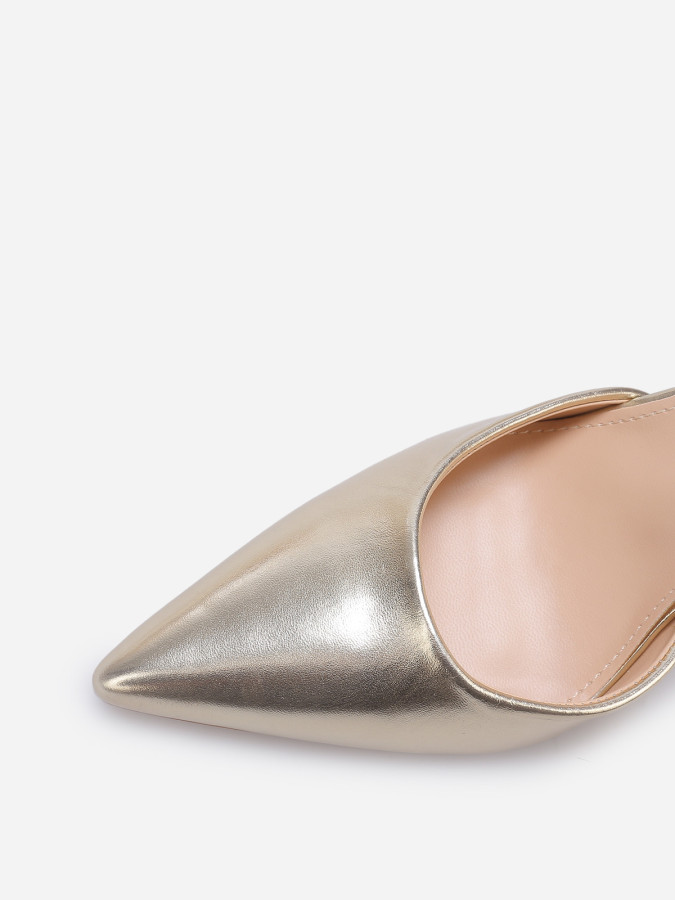 Escarpins à bout pointu et bride cheville