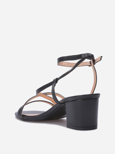 Sandales à talon et fines brides croisées