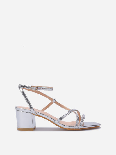 Sandales à talon et fines brides croisées