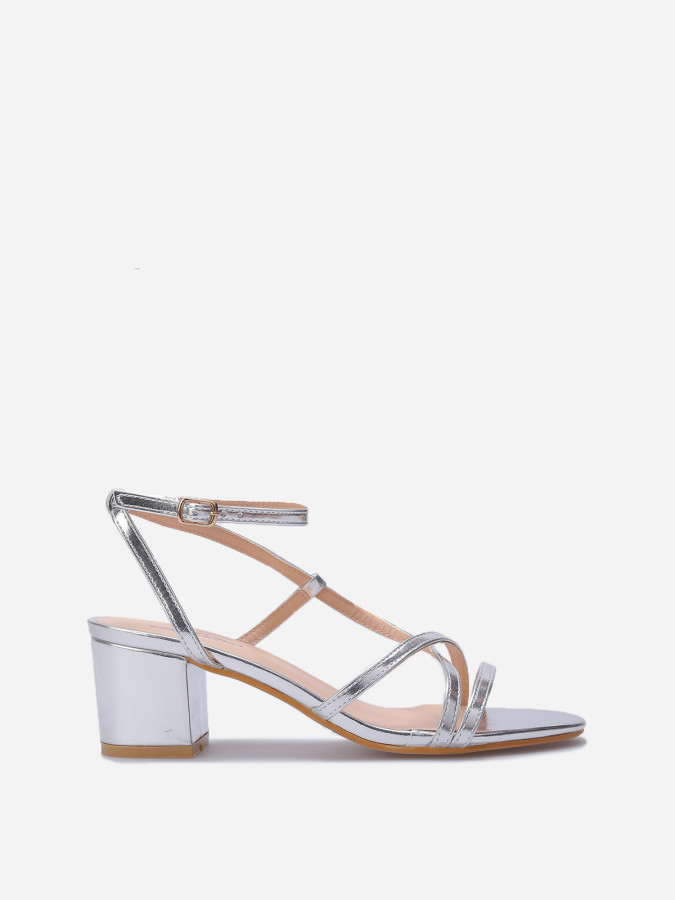 Sandales à talon et fines brides croisées