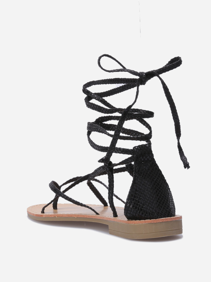 Nu-pieds avec brides croisées à nouer