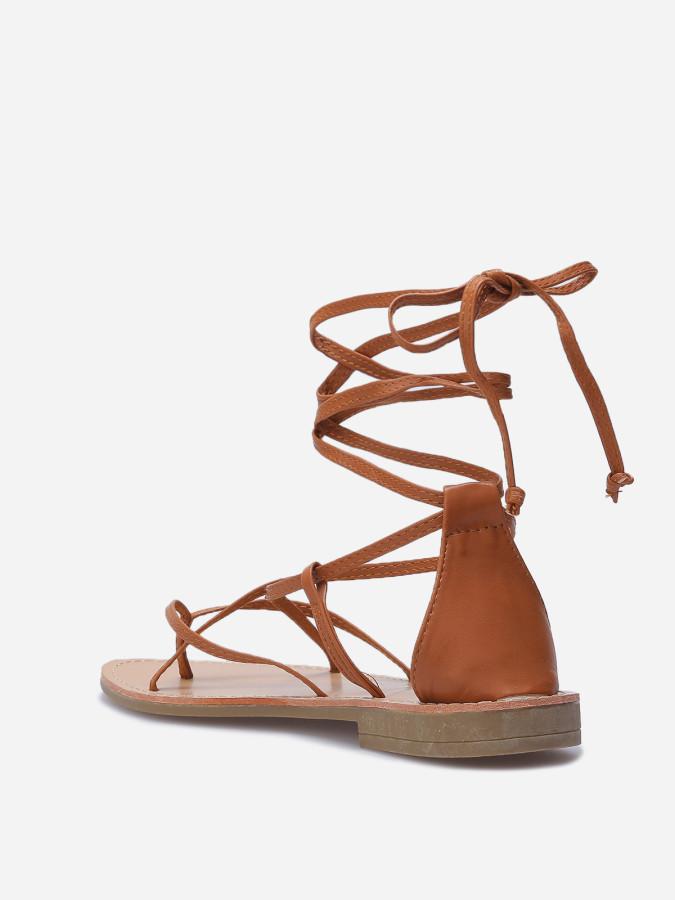 Nu-pieds avec brides croisées à nouer