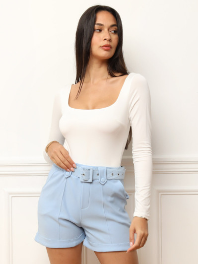 Short taille haute à ceinture