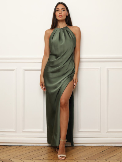 Robe satinée fendue à dos croisé