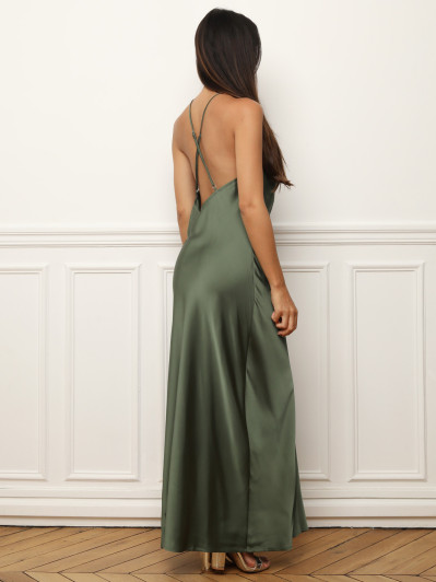 Robe satinée fendue à dos croisé