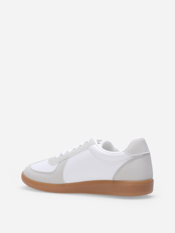 Baskets à empiècements texturés