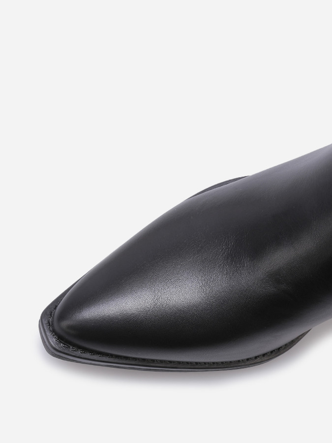 Bottines à bride cloutées et nouée