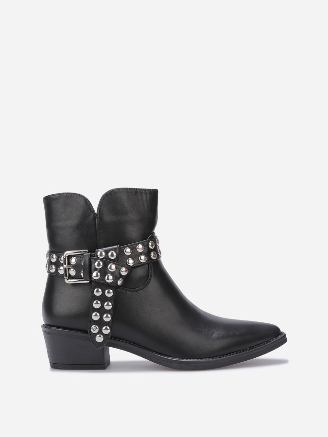 Bottines à bride cloutées et nouée