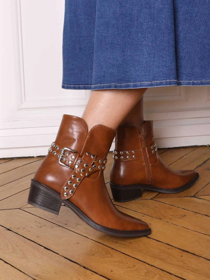 Bottines à bride cloutées et nouée