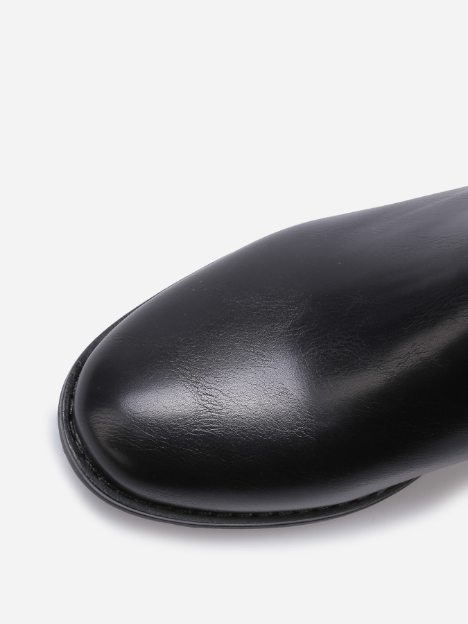 Bottines texturées avec bride à boucle