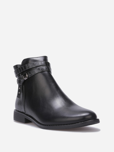 Bottines texturées avec bride à boucle