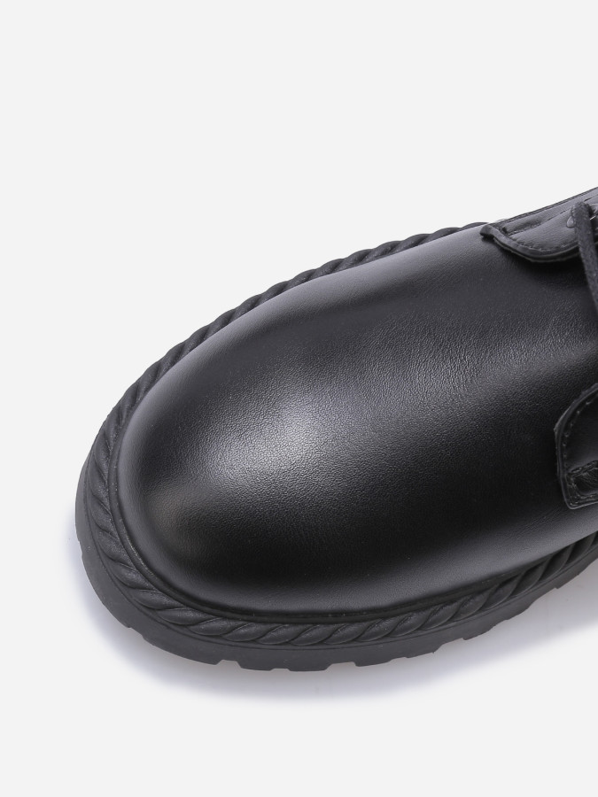 Rangers à semelle dentelée