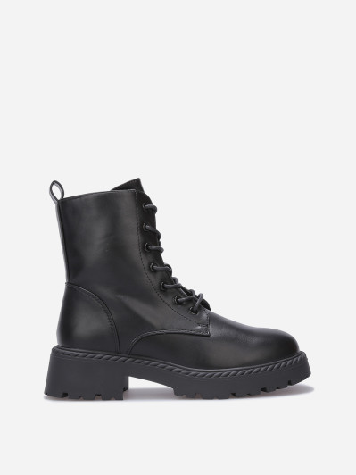 Rangers à semelle dentelée