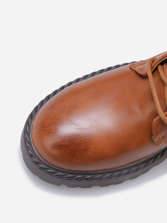 Rangers à semelle dentelée