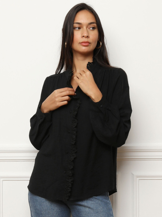 Chemisier à col montant et broderie anglaise