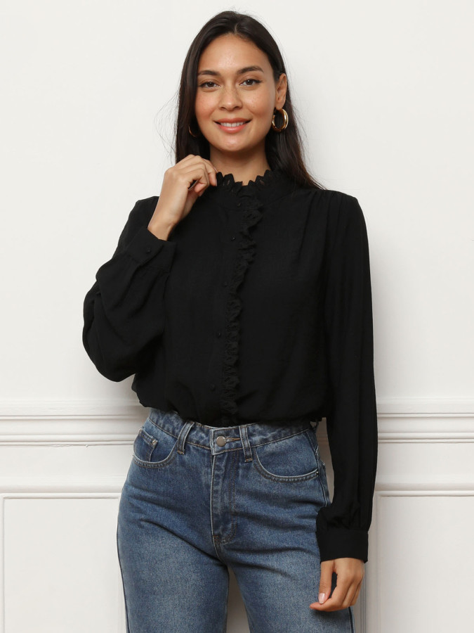 Chemisier à col montant et broderie anglaise