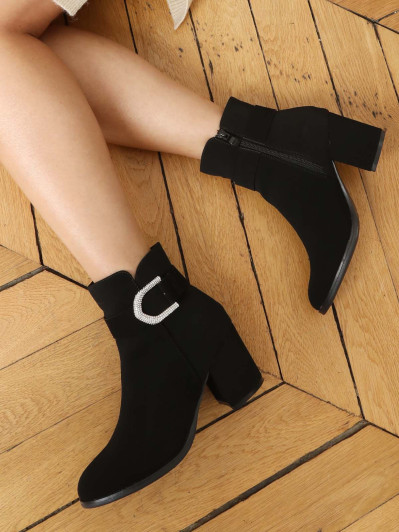 Bottines à bride et boucle bijou