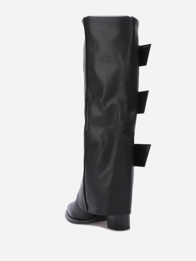 Bottes à revers et boucles