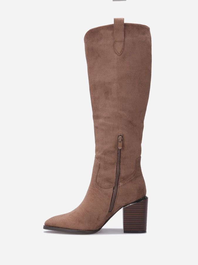 Bottes en suédine avec pièce métallique