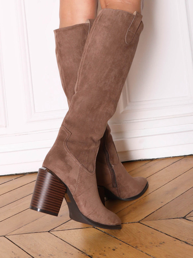 Bottes en suédine avec pièce métallique