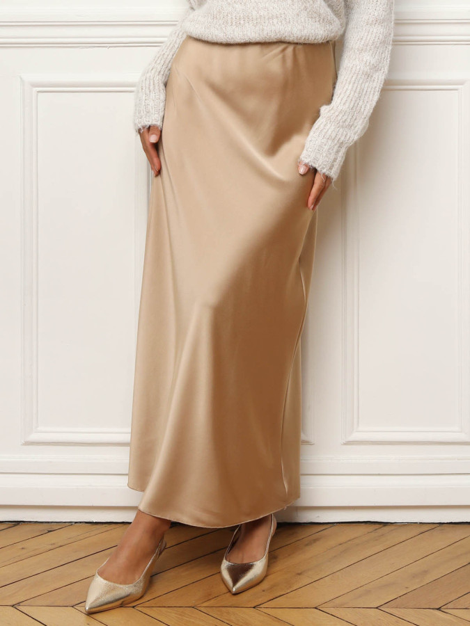 Jupe satinée longue et droite