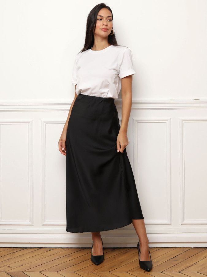Jupe satinée longue et droite