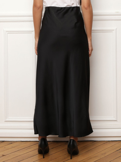 Jupe satinée longue et droite