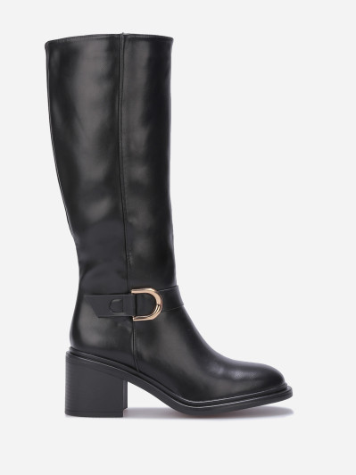 Bottes à talon et boucle dorée