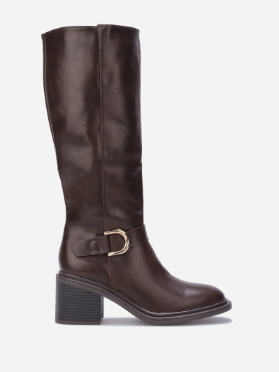 Bottes à talon et boucle dorée