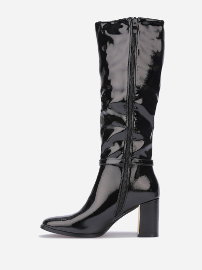 Bottes vernies à détails dorés